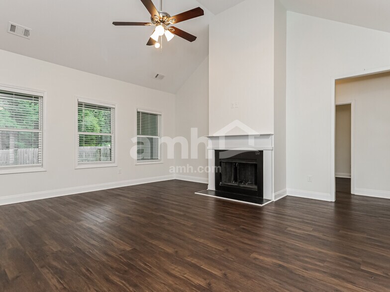 Building Photo - 121 Coulter Woods Dr