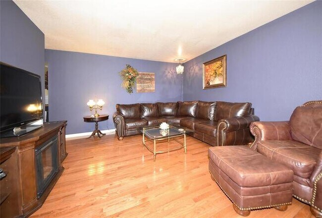 Building Photo - Fantastic 3bd/1ba home! Coming soon!