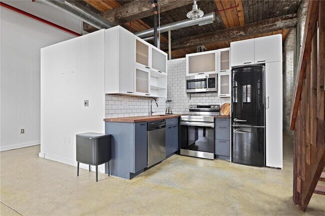 Building Photo - 170 Boulevard SE