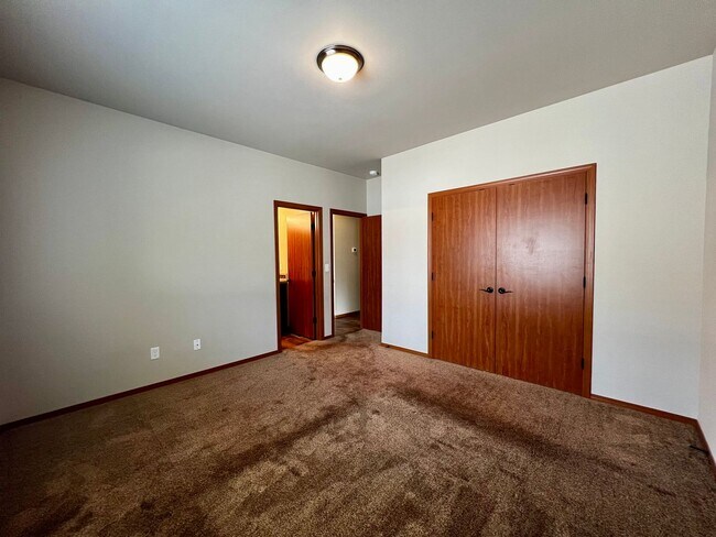 Building Photo - 712 N 30th Ave