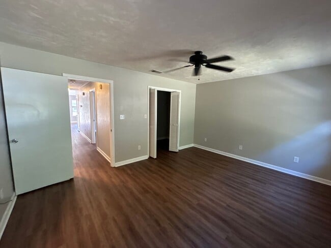 Building Photo - 2BR/2BA Townhome. BRAND NEW FLOORS