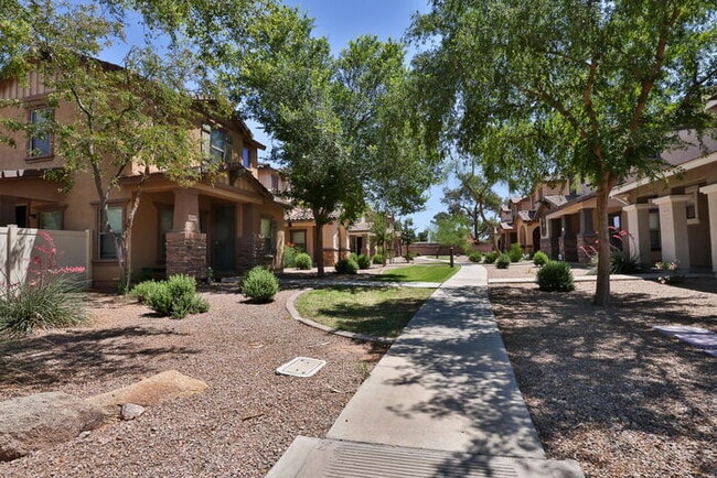 Building Photo - Summerin Village