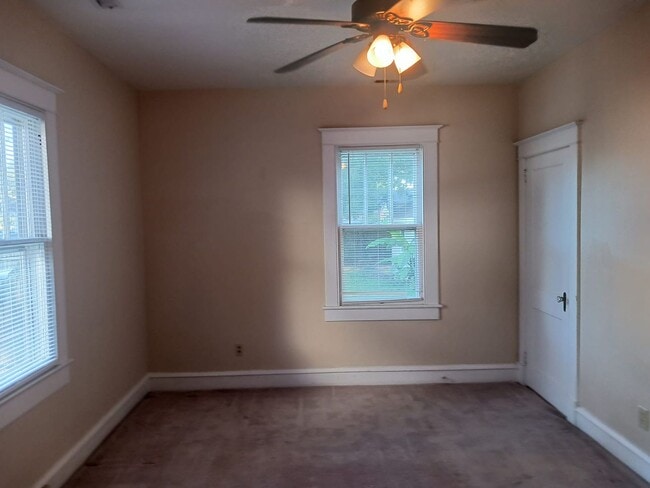 Building Photo - 305 Old Point Ave