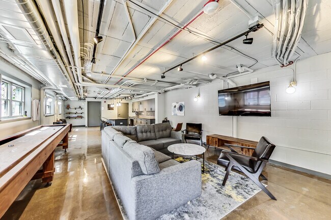 Building Photo - 551 W Euclid Ave