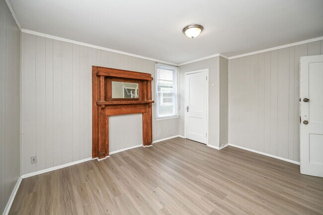 Building Photo - 2317 Stratford Ave