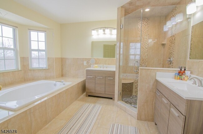 Building Photo - 3027 King Ct