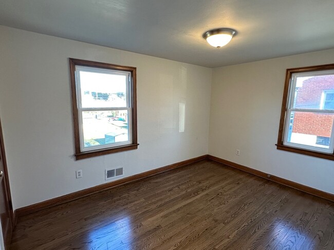 Building Photo - 2757 Meadowview Dr NW