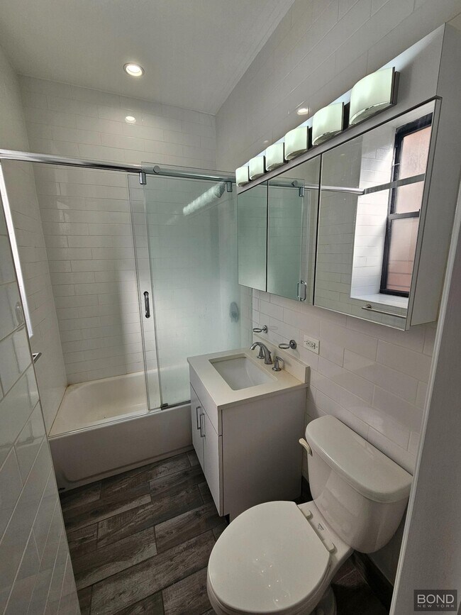 Building Photo - 200 W 58th St