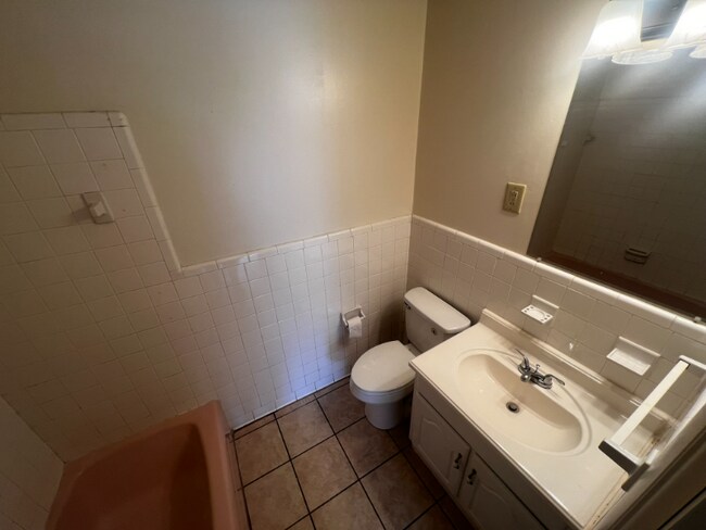 Building Photo - 147 Mountain View Dr SW