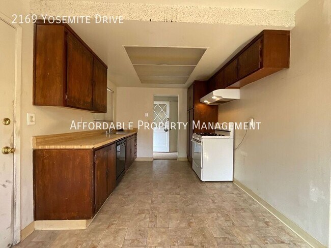 Building Photo - 2169 Yosemite Dr