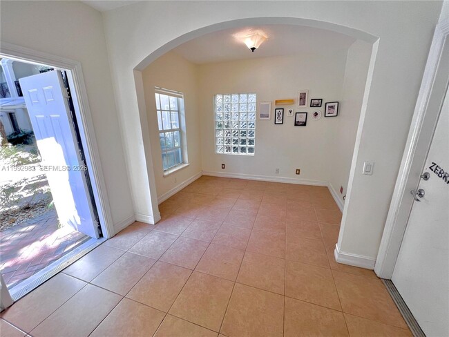 Building Photo - 450 NE 2nd Ave