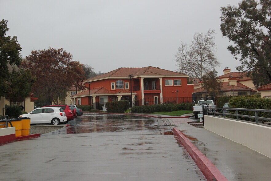 Building Photo - 6979 Dublin Meadows St