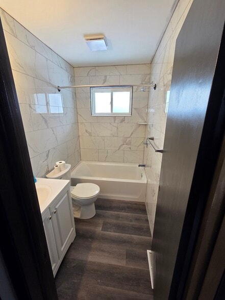 Building Photo - 1144 Stratford St