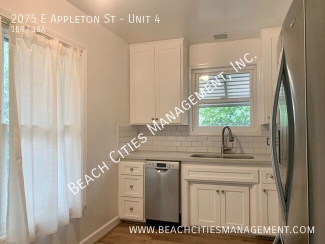 Building Photo - 2075 E Appleton St