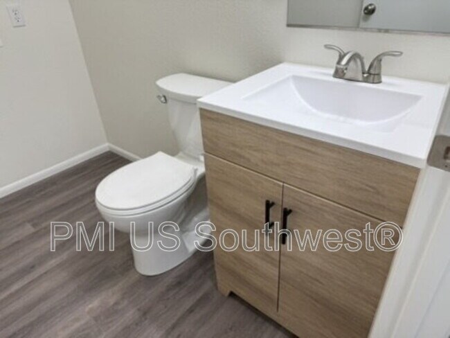 Building Photo - 405 Anna Cir