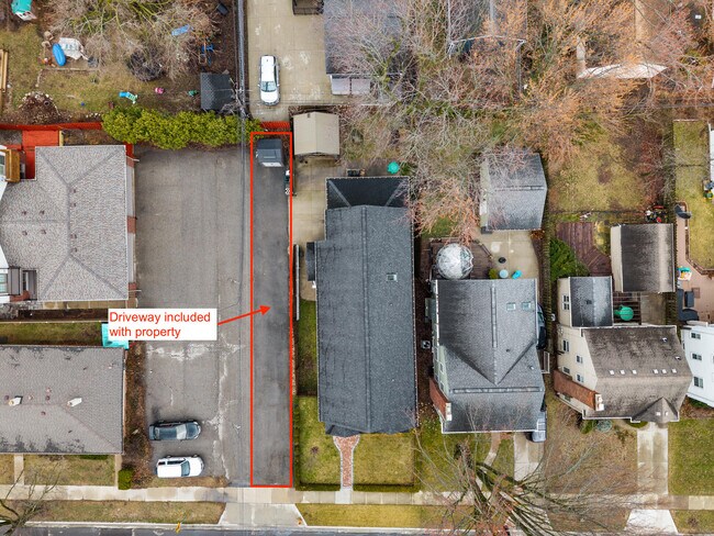 Building Photo - 819 Irving Ave