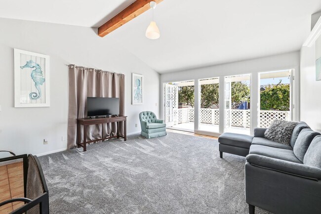 Building Photo - Furnished Balboa Peninsula Point Cottage Home | Available November 1st – April 30th