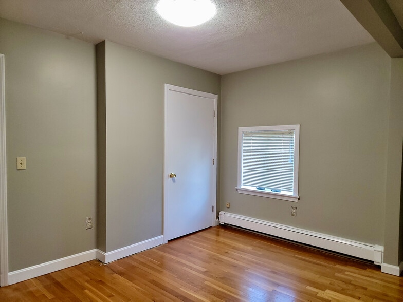 Bedroom (small) - 128 Malden St