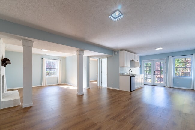 Building Photo - 5603 Ventura Dr