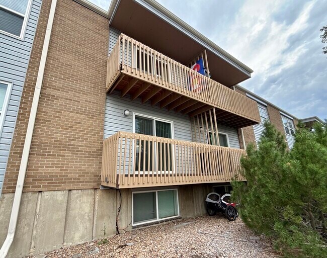 Building Photo - 1606 Cottonwood Dr