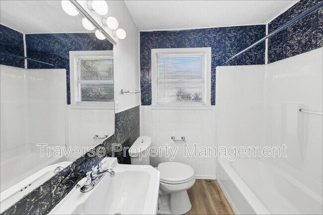Building Photo - 5025 Catalpa St