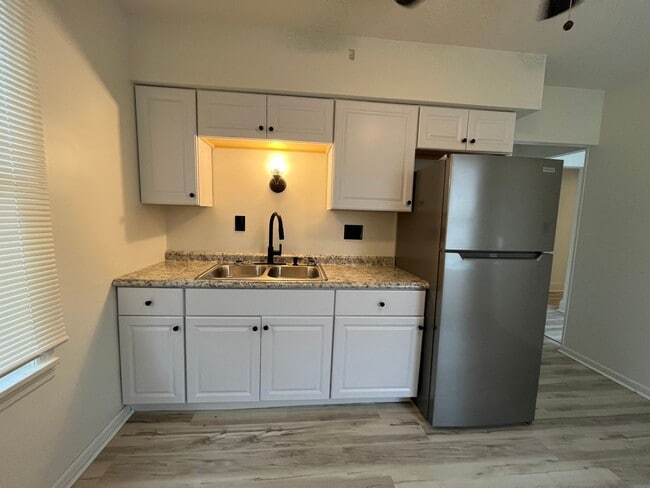 Building Photo - 3 Bedroom Duplex