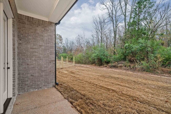 Building Photo - 300 Maple St