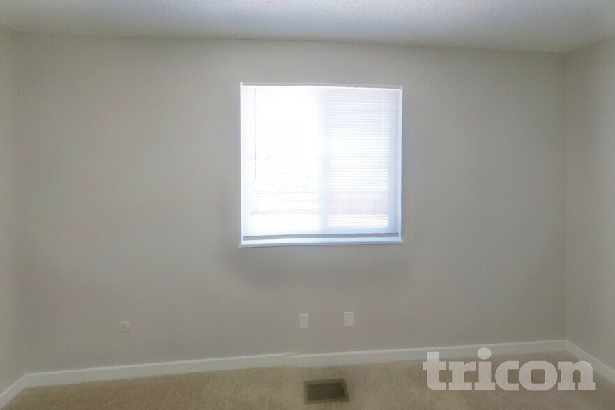 Building Photo - 1115 Jet Wing Cir