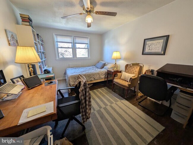 Building Photo - 910 Durard Rd