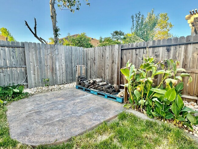 Building Photo - CLEAN AND SPACIOUS ONE STORY, 3 BED, 2 BATH, 2 CAR GARAGE IN WEST SACRAMENTO