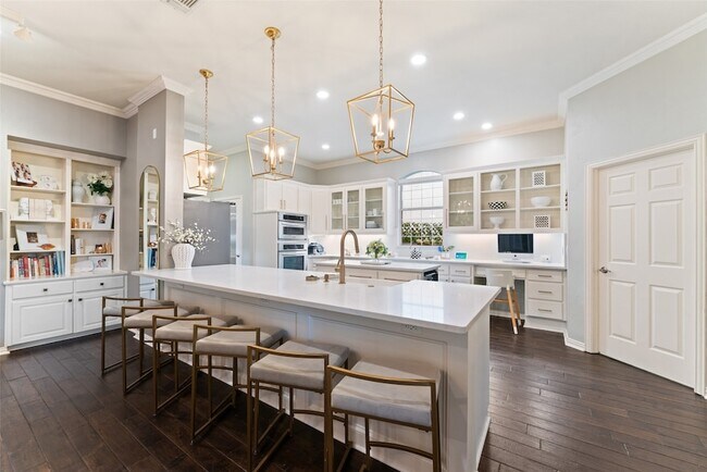 Building Photo - 3312 Westover Dr