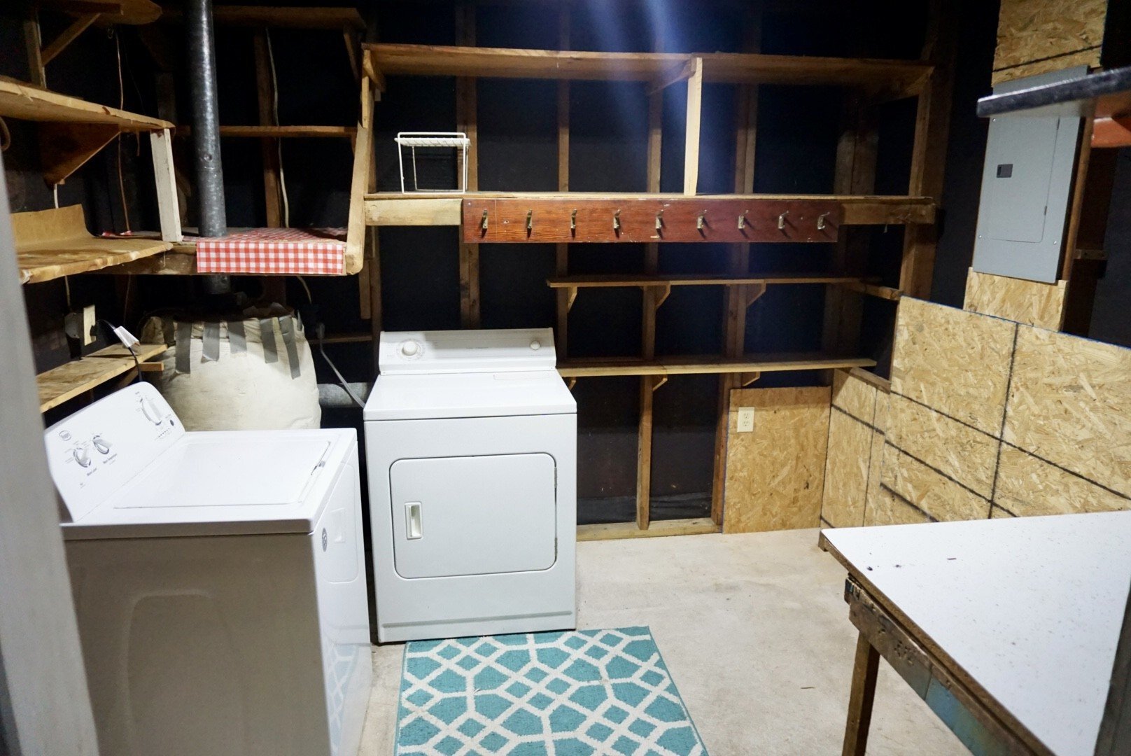 Building Photo - 215 Cardinal Ln