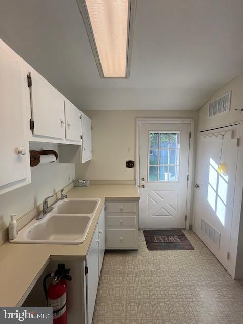 Building Photo - 13 Minnietown Ln