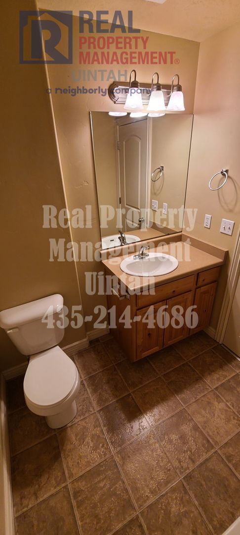 Building Photo - 431 E Gray Fox Ln