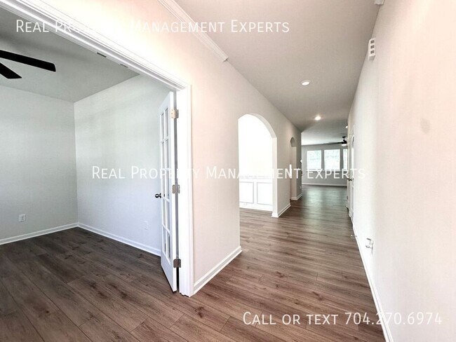 Building Photo - 146 Dogwood Grv Pl