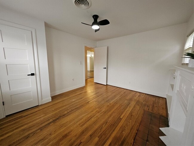 Building Photo - 4 BEDROOM, 2 BATH! CORNER LOT