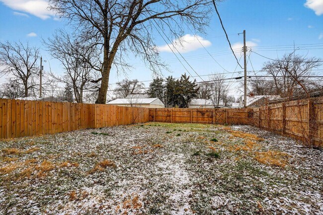 Building Photo - 2699 Pontiac St