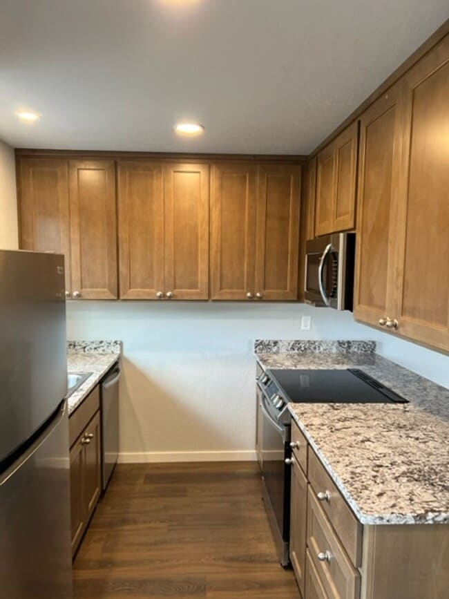 Building Photo - MOVE IN SPECIAL**  2 BEDROOM/ 2 LEVELS TOW...