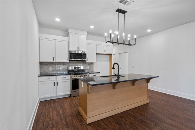 Building Photo - 90 Watson Ln