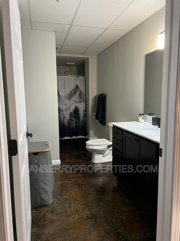 Building Photo - 745 Washington St