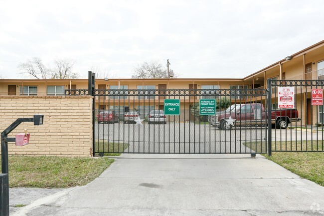 Building Photo - Los Pinos Apartments