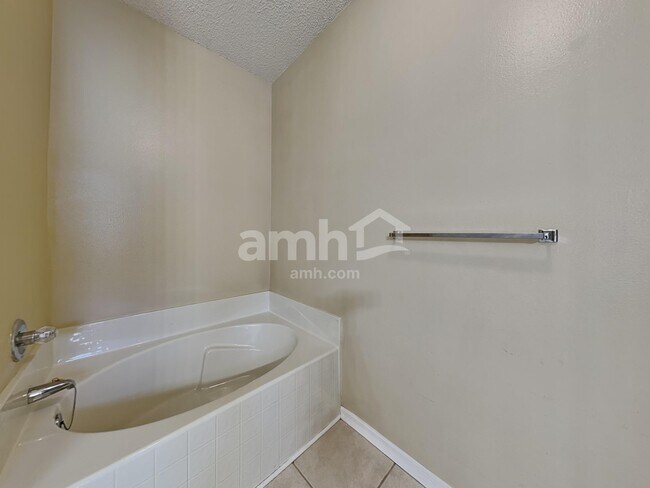 Building Photo - 875 Sedgewood Cir