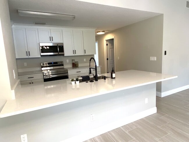 Building Photo - 111 Sunnyside Dr