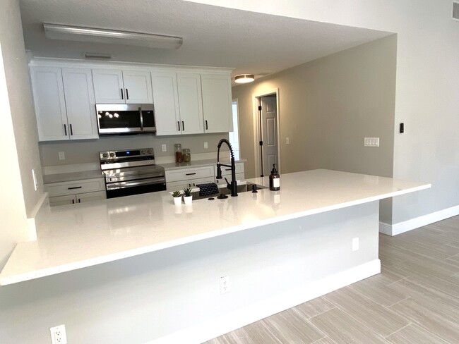 Building Photo - 115 Sunnyside Dr
