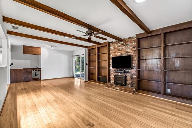Building Photo - 5170 E Huntington Ave