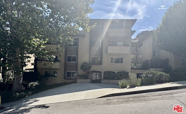 Building Photo - 6752 Hillpark Dr