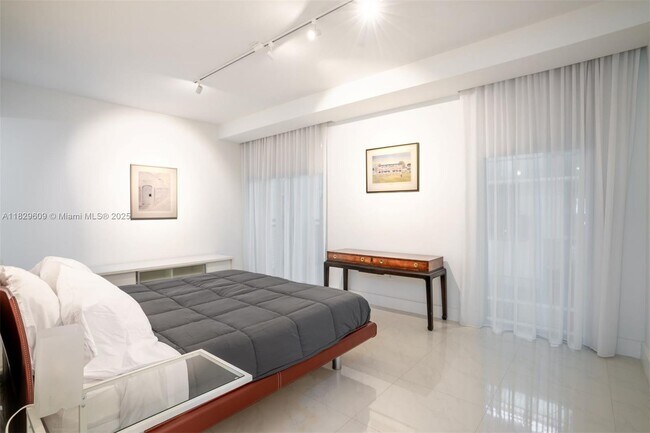 Building Photo - 6000 Collins Ave