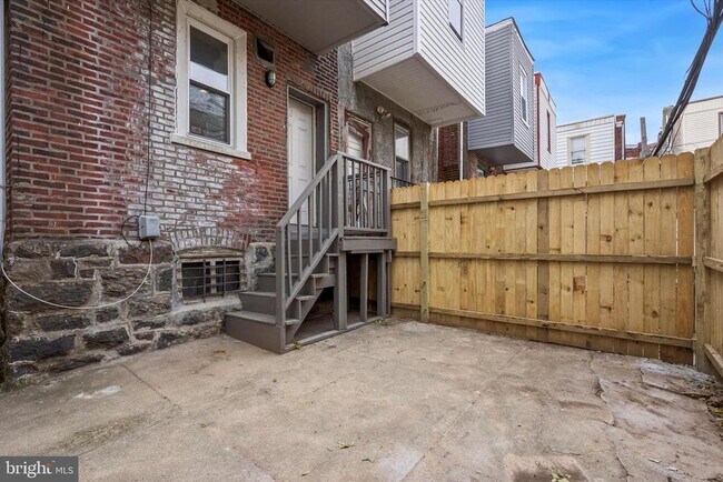 Building Photo - 5551 Addison St