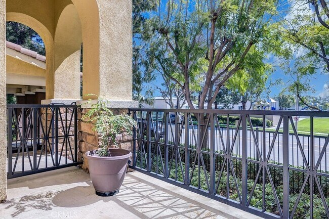 Building Photo - 210 Timberwood