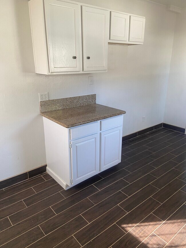 Kitchen - 4132 Arden Dr N